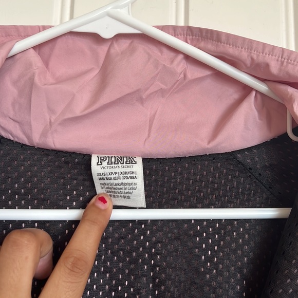 Pink windbreaker - Picture 3 of 3